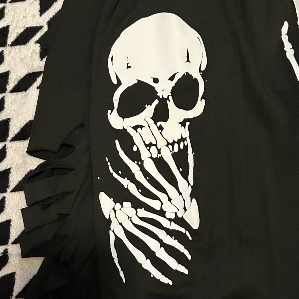 Black Skull Print Ripped Leggings - Picture 8 of 8